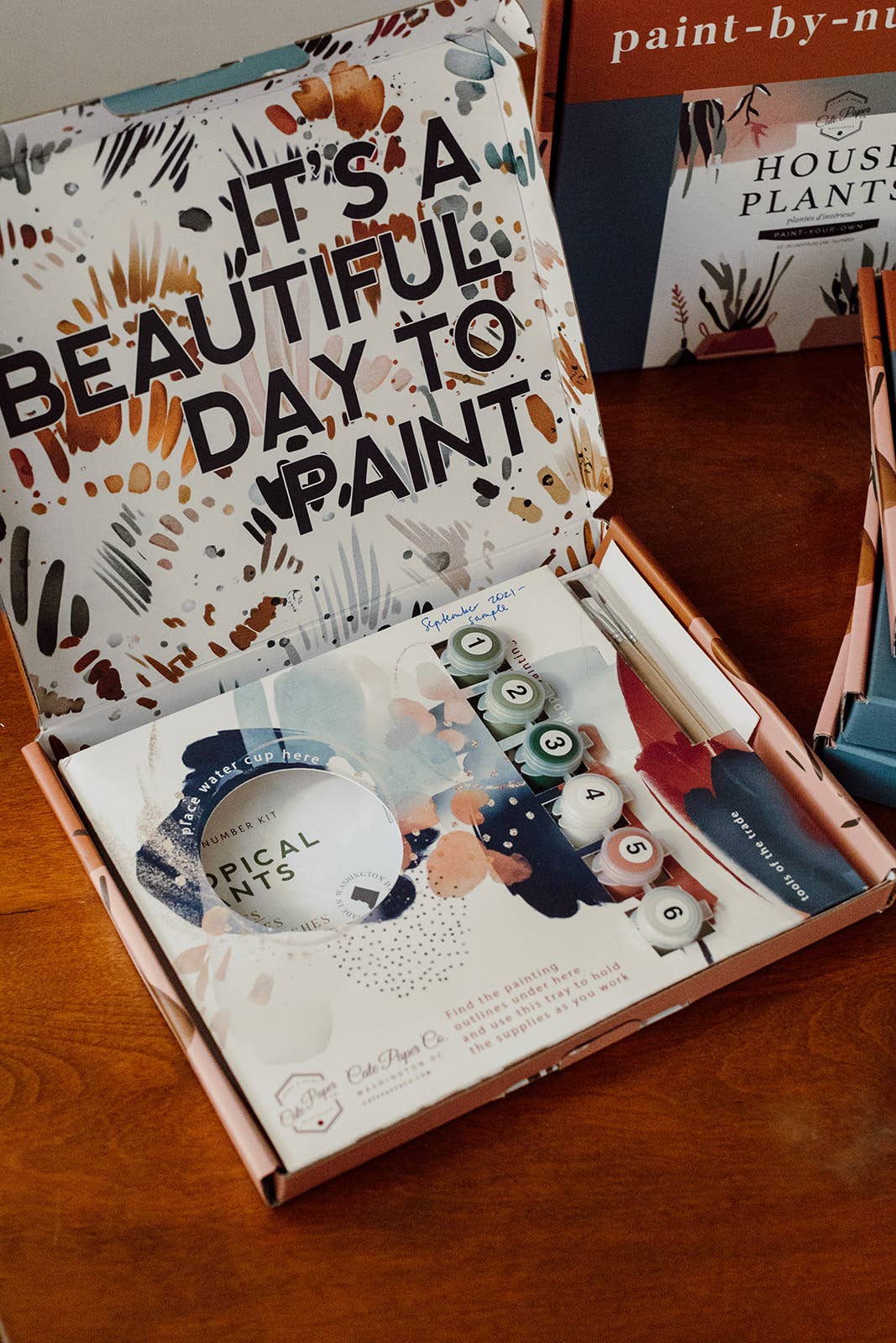 Cate Paper Co - Kit de pintura por números FLORES TROPICALES (PBN)